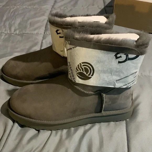 UGG Mini Bailey Bow II Platform Boots Grey Bailey Bow 2s Woman’s Size 10